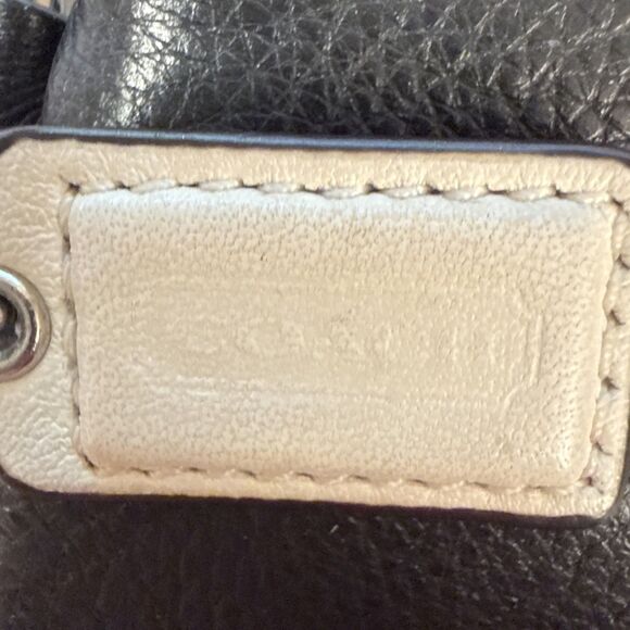 Coach Park Turnlock Black Pebbled Leather Wristlet Wallet - Picture 2 of 10